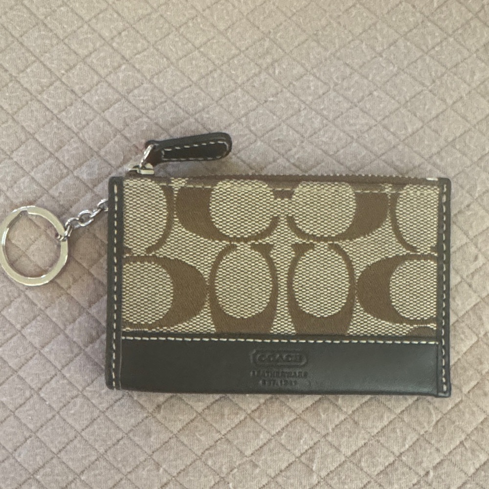 NWOT,Coach vintage mini skinny key/pouch in signature brown/ khaki jacquard.